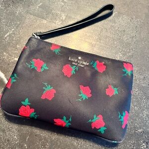 Kate Spade Black Chelsea Rose Toss Printed Medium Wristlet Pouch